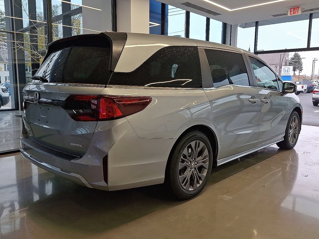 New 2026 Honda Odyssey Touring image 4