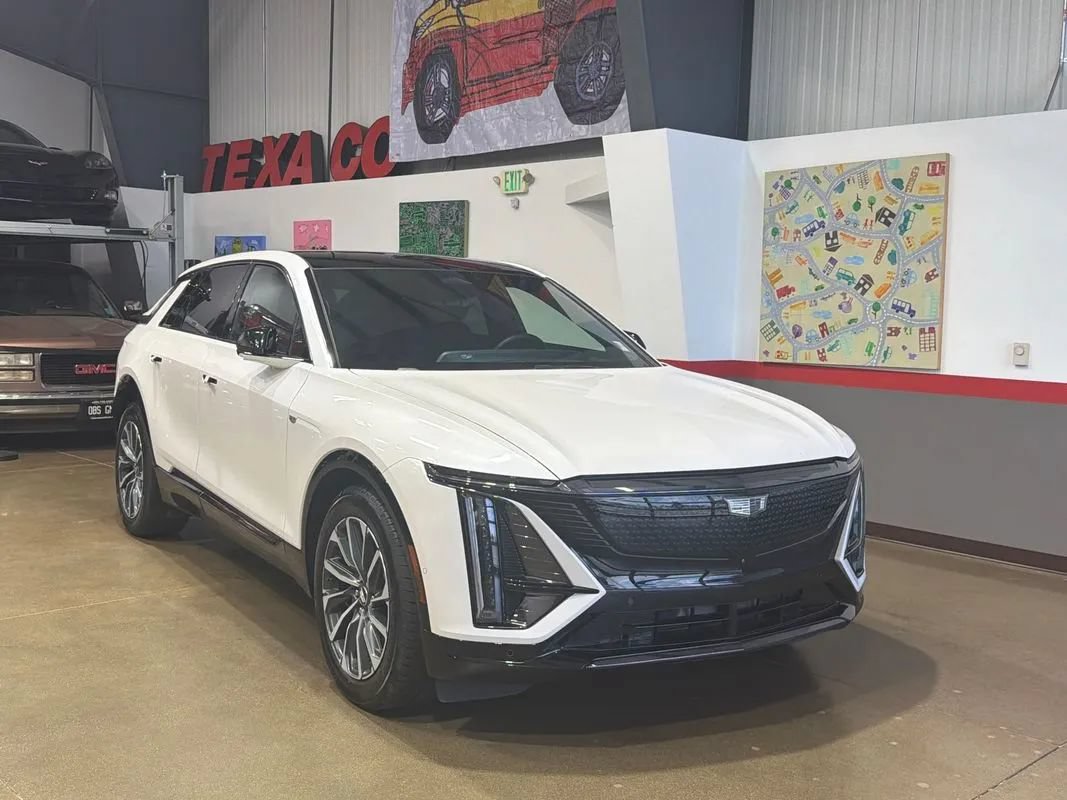 Used 2024 Cadillac Lyriq Sport AWD/4WD image 7