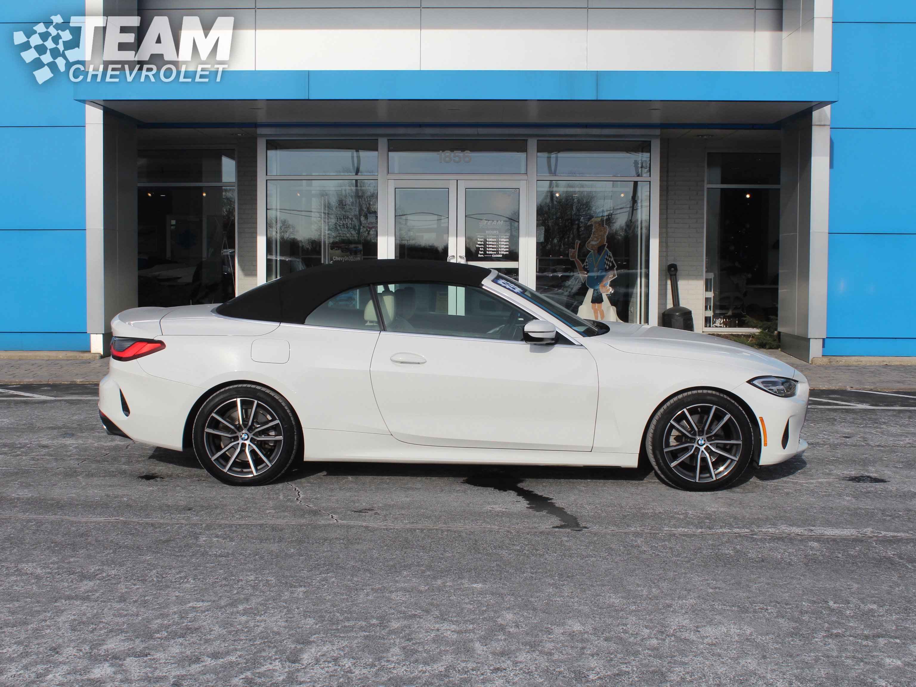 Used 2021 BMW 430i Convertible image 3