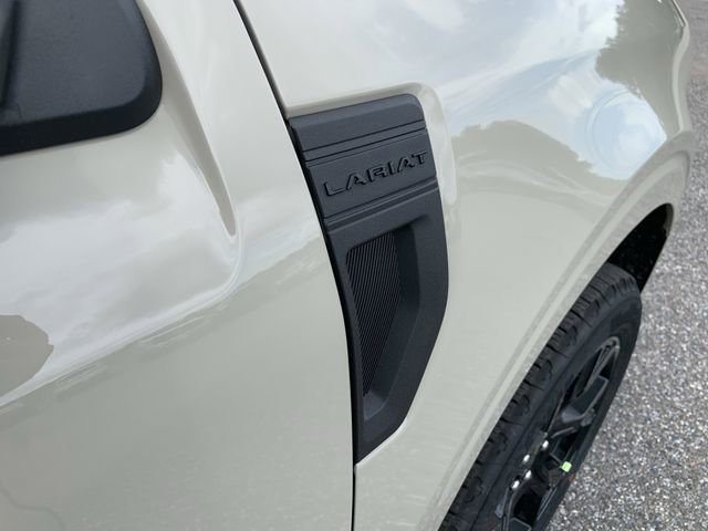 New 2025 Ford Maverick Lariat w/ Black Appearance Package image 13