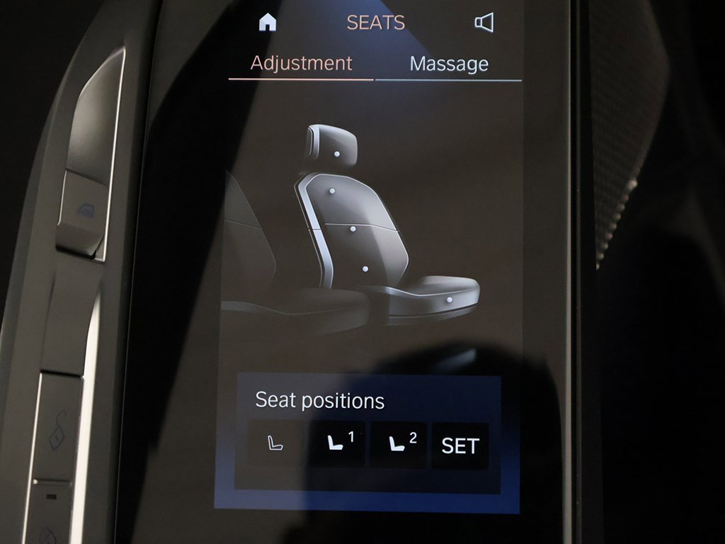 Used 2025 BMW i7 xDrive60 w/ Premium Package image 40