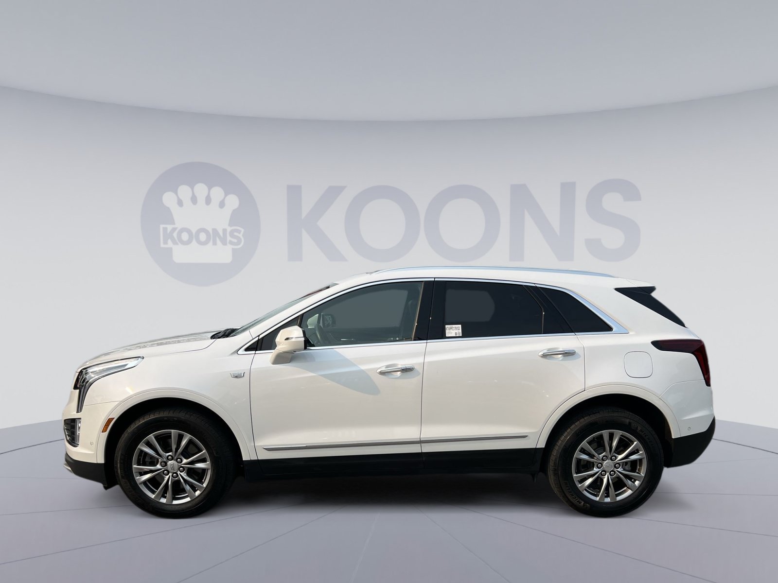 Used 2023 Cadillac XT5 Premium Luxury w/ Technology Package AWD/4WD image 2