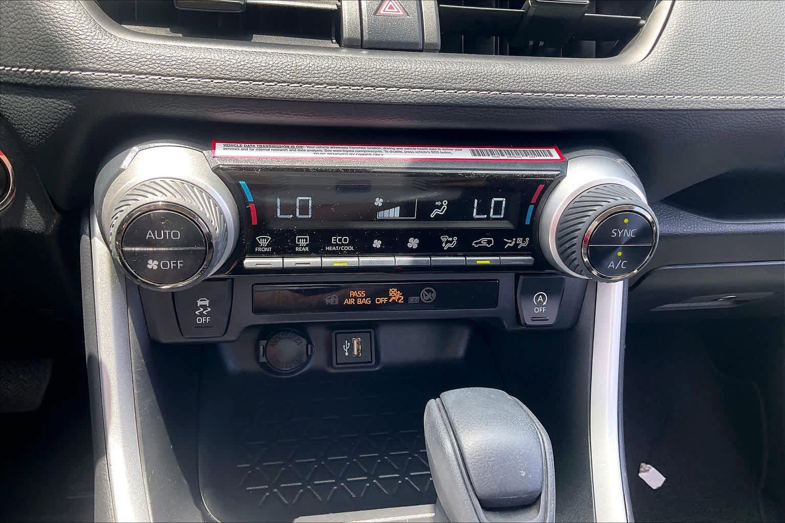 Used 2024 Toyota RAV4 XLE AWD/4WD image 32