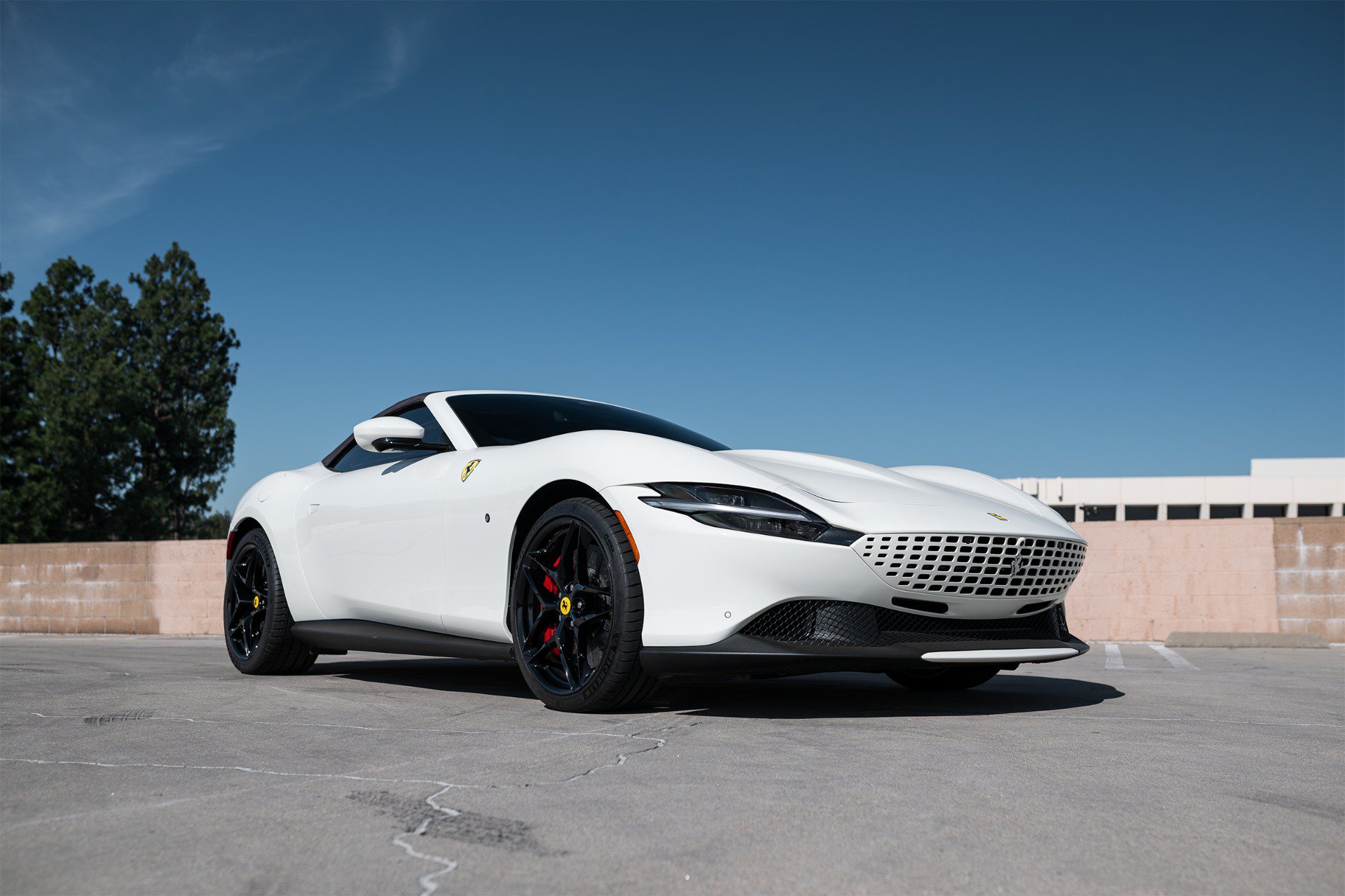 Used 2025 Ferrari Roma Spider RWD image 29