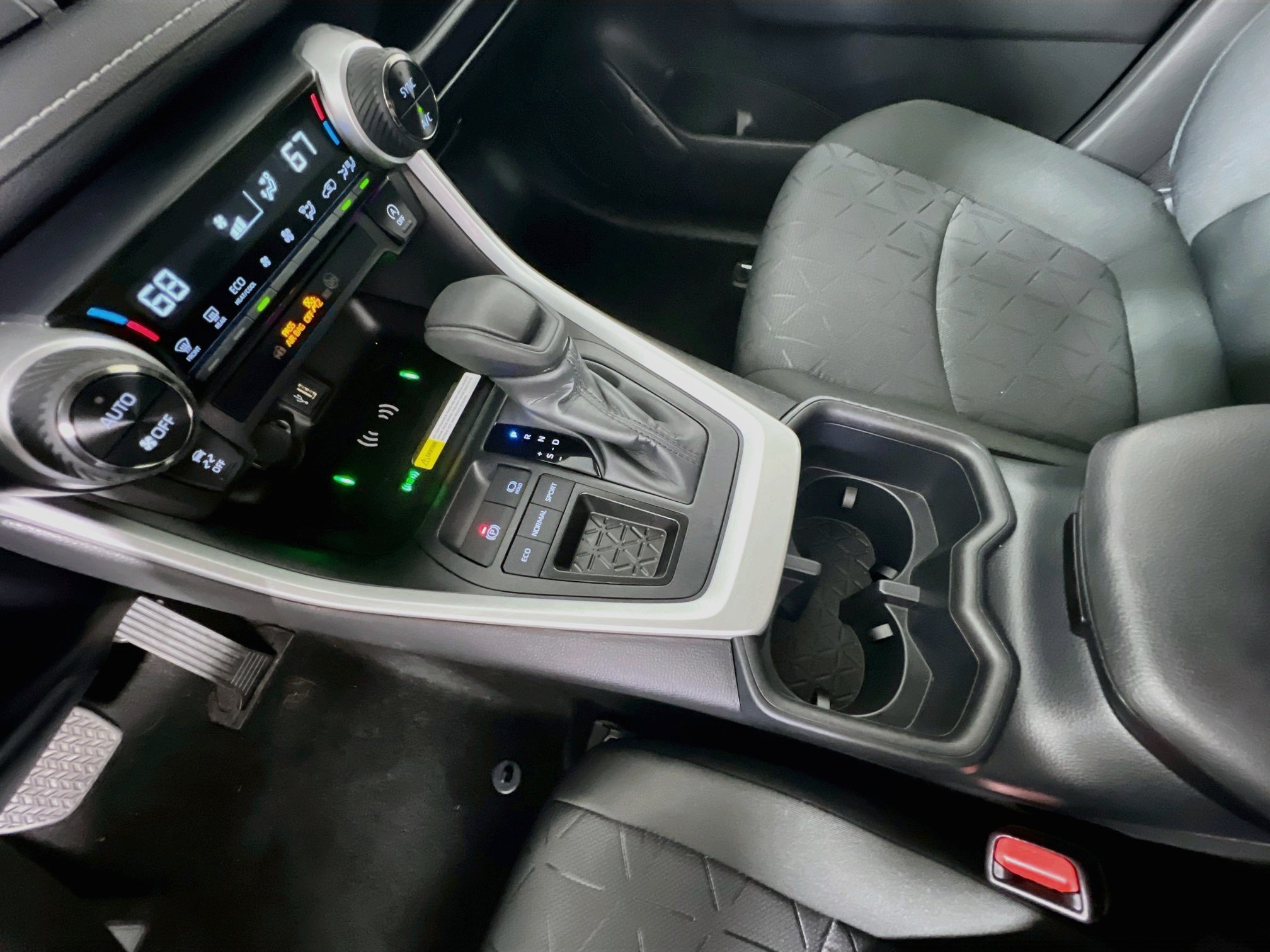 Used 2025 Toyota RAV4 XLE w/ Convenience Package FWD image 25