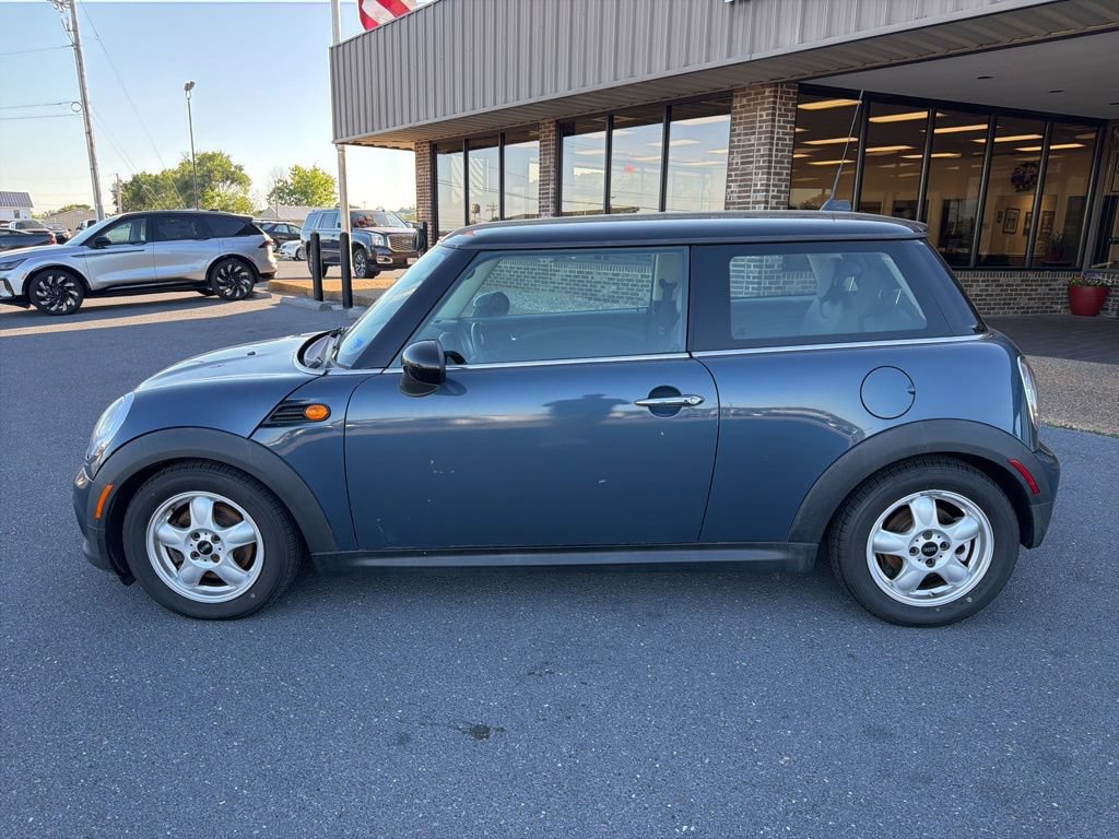 Used 2011 MINI Cooper Hardtop FWD image 2