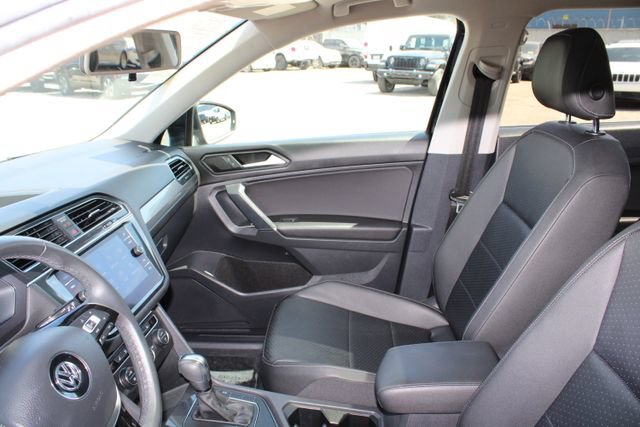 Used 2020 Volkswagen Tiguan SE R-Line FWD image 31