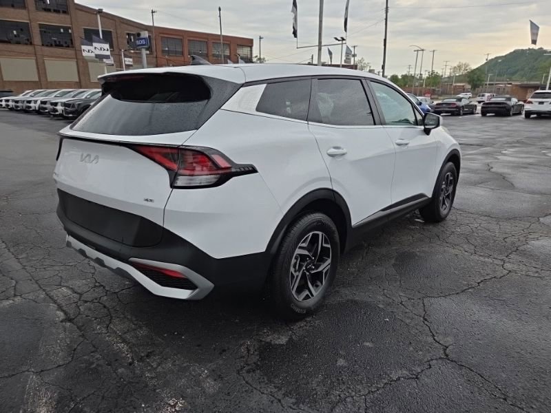 Used 2025 Kia Sportage LX AWD/4WD image 7