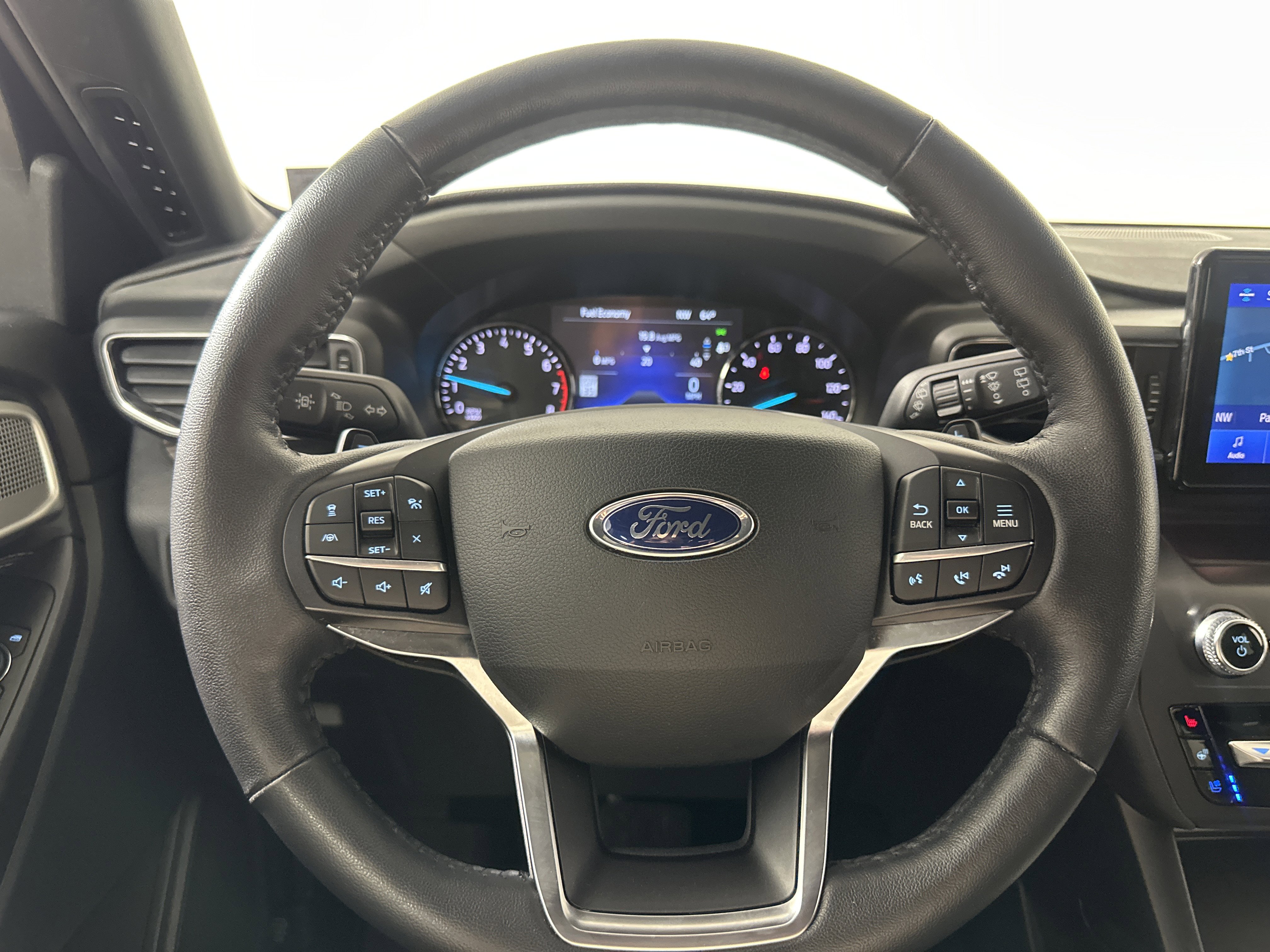 Used 2020 Ford Explorer Limited w/ Class III Trailer Tow Package AWD/4WD image 12