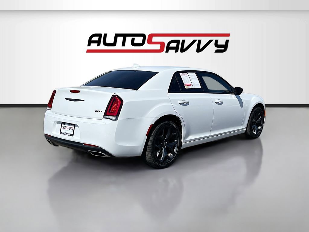 Used 2022 Chrysler 300 Touring w/ Sport Appearance Package RWD image 7