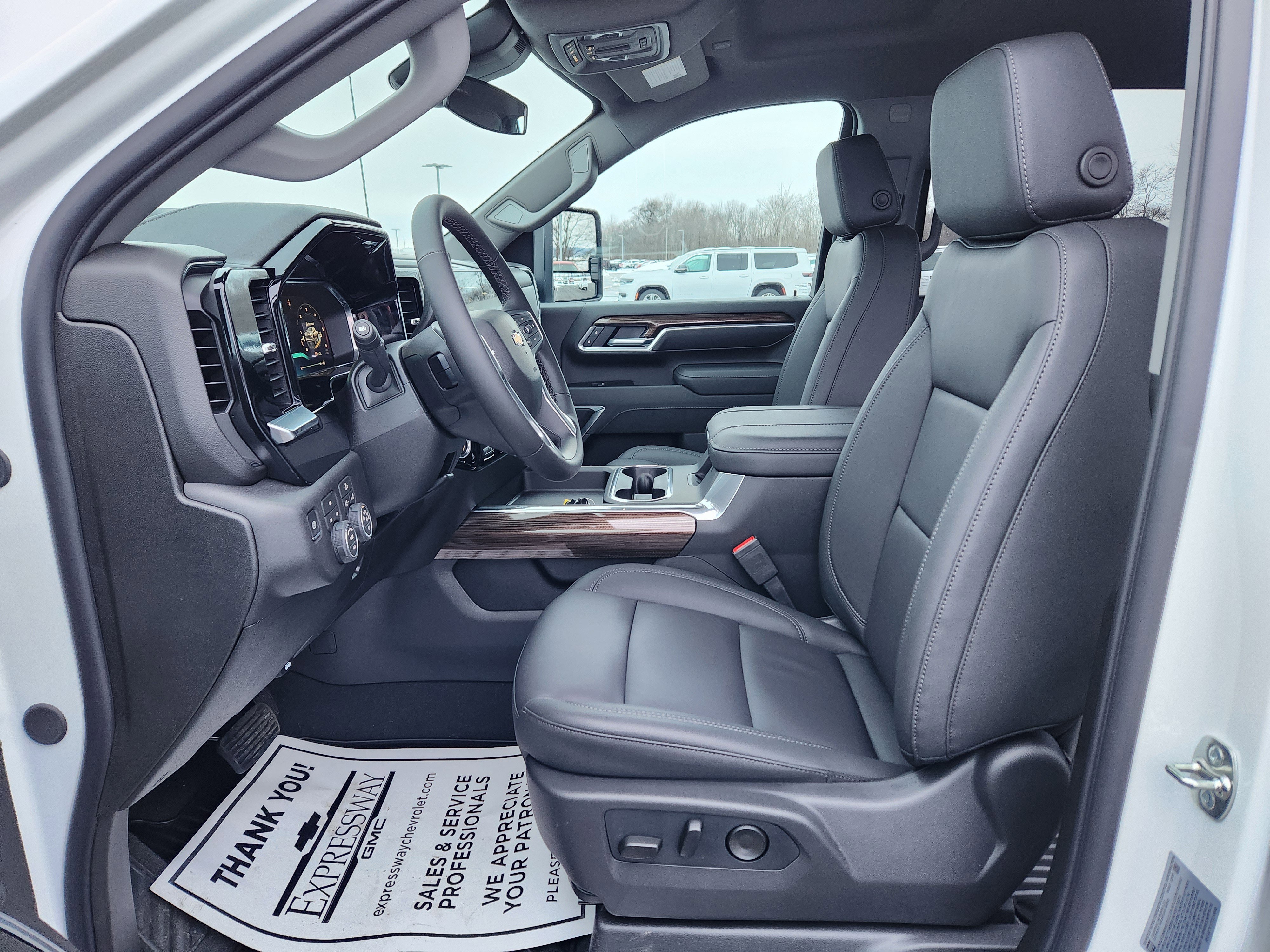 New 2026 Chevrolet Silverado 3500 LT image 9