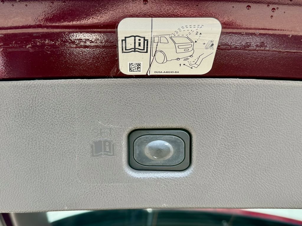 Used 2017 Lincoln MKX Reserve w/ Driver Assistance Package image 18