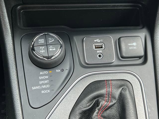 Used 2022 Jeep Cherokee Trailhawk w/ Trailhawk Elite Value Package image 31