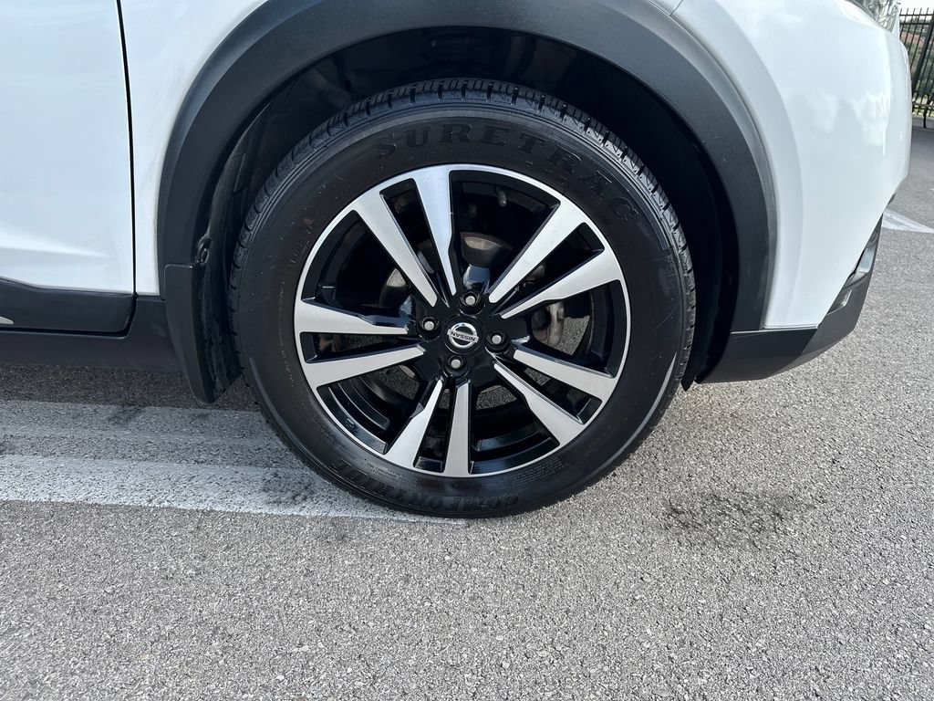 Used 2019 Nissan Kicks SR w/ Exterior Package FWD image 14
