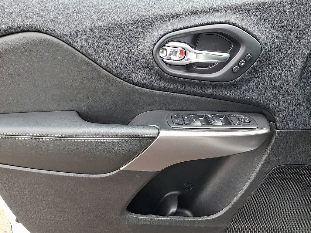Used 2019 Jeep Cherokee Limited image 9