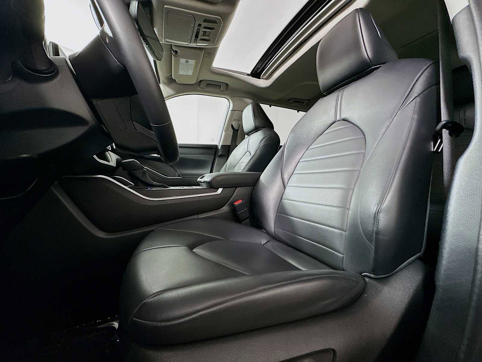 Used 2024 Toyota Highlander XLE image 18