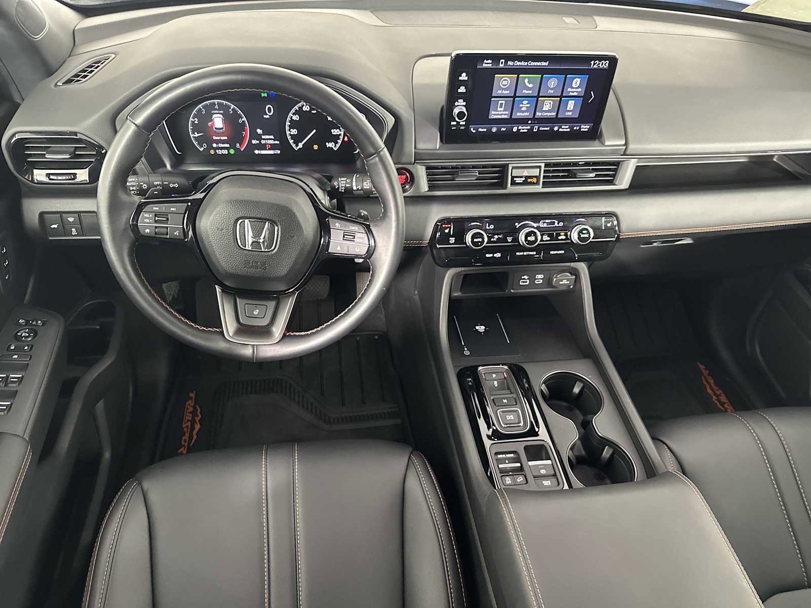 Used 2025 Honda Pilot TrailSport image 13