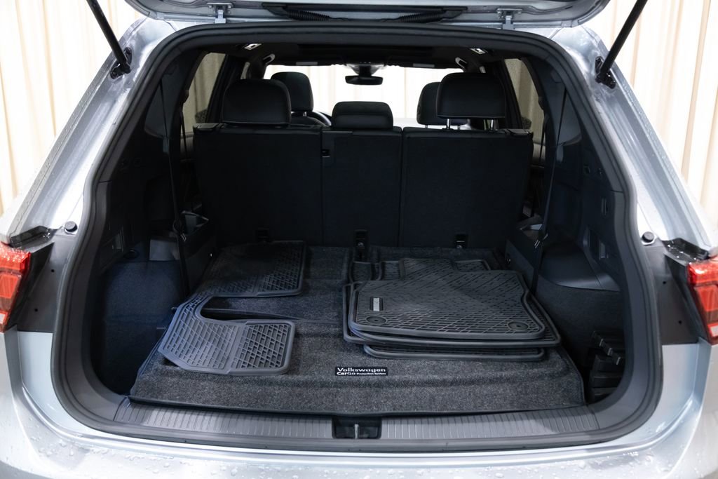 Used 2023 Volkswagen Tiguan SE R-Line FWD image 25
