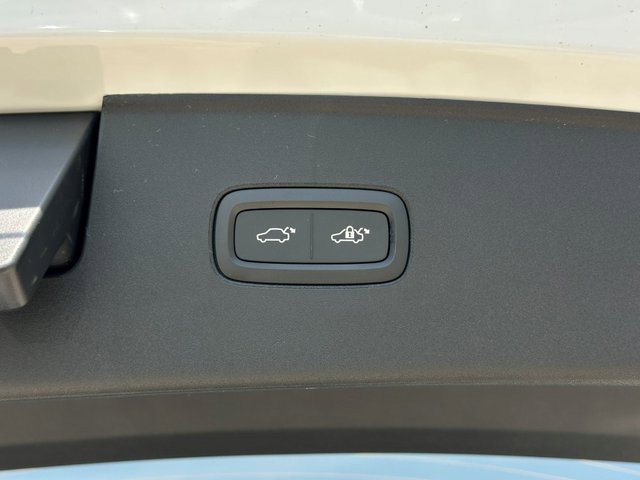 New 2025 Volvo EX90 Plus image 16