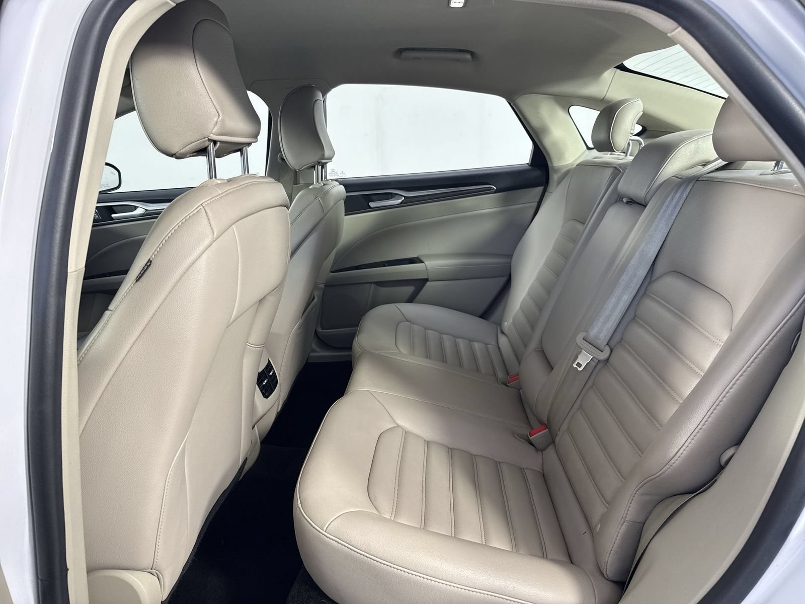 Used 2020 Ford Fusion SEL FWD image 21