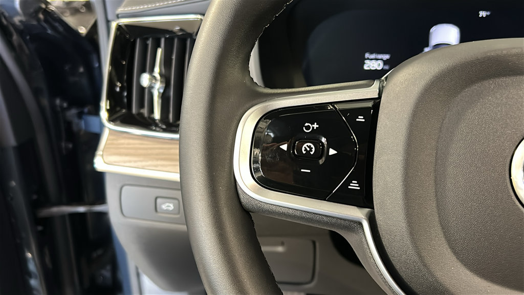 Certified 2026 Volvo XC90 B6 Plus AWD/4WD image 13