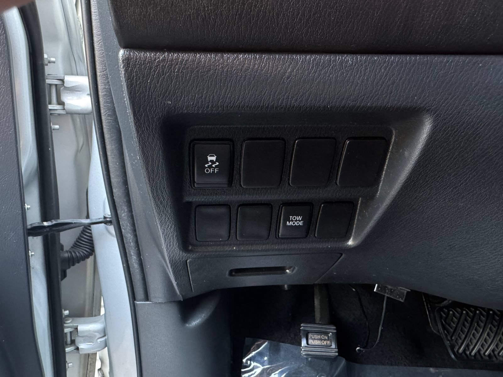 Used 2017 Nissan Pathfinder SV FWD image 12