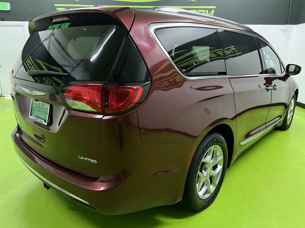 Used 2018 Chrysler Pacifica Limited FWD image 10