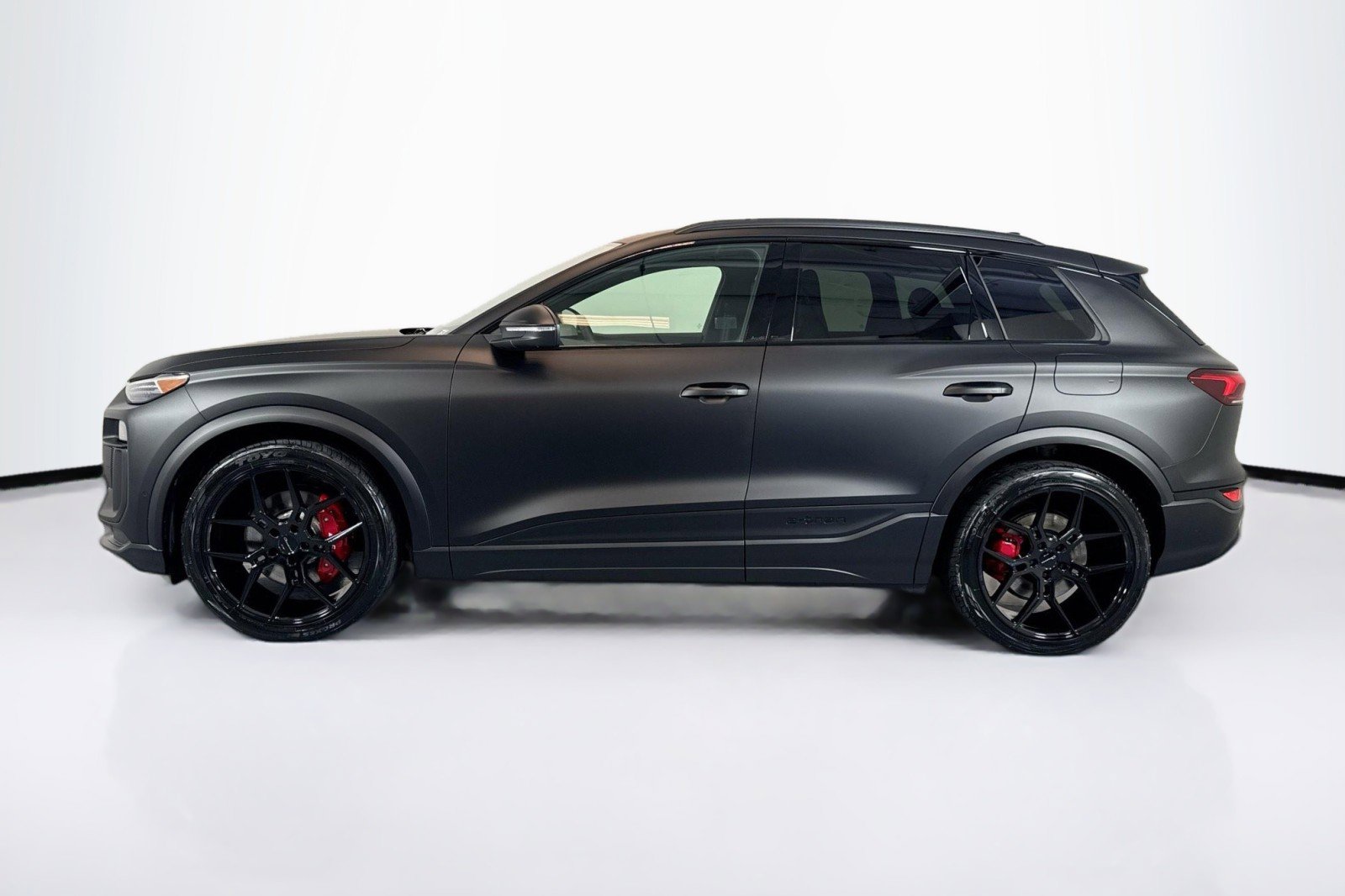 Used 2025 Audi SQ6 e-tron Prestige AWD/4WD image 8