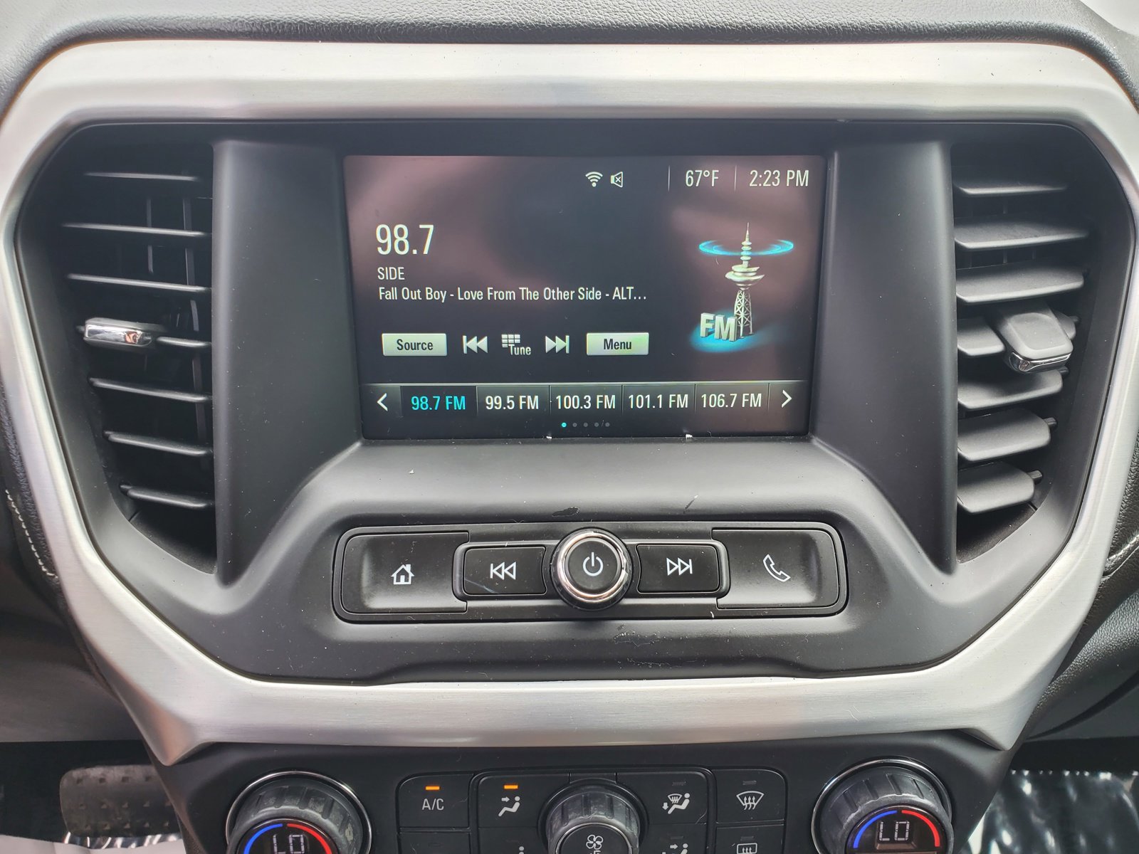 Used 2019 GMC Acadia SLE image 23