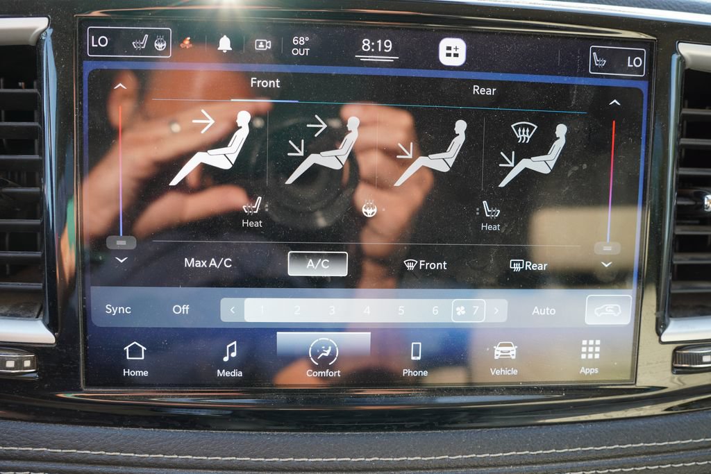 Used 2021 Chrysler Pacifica Touring-L w/ Uconnect Theater Family Group AWD/4WD image 7