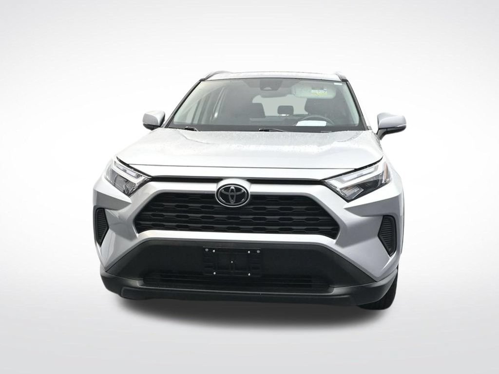 Used 2025 Toyota RAV4 XLE w/ Convenience Package FWD image 2