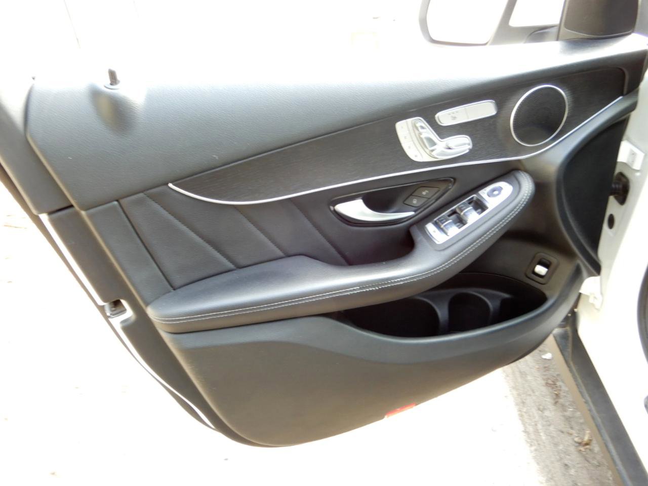 Used 2021 Mercedes-Benz GLC 300 4MATIC image 21