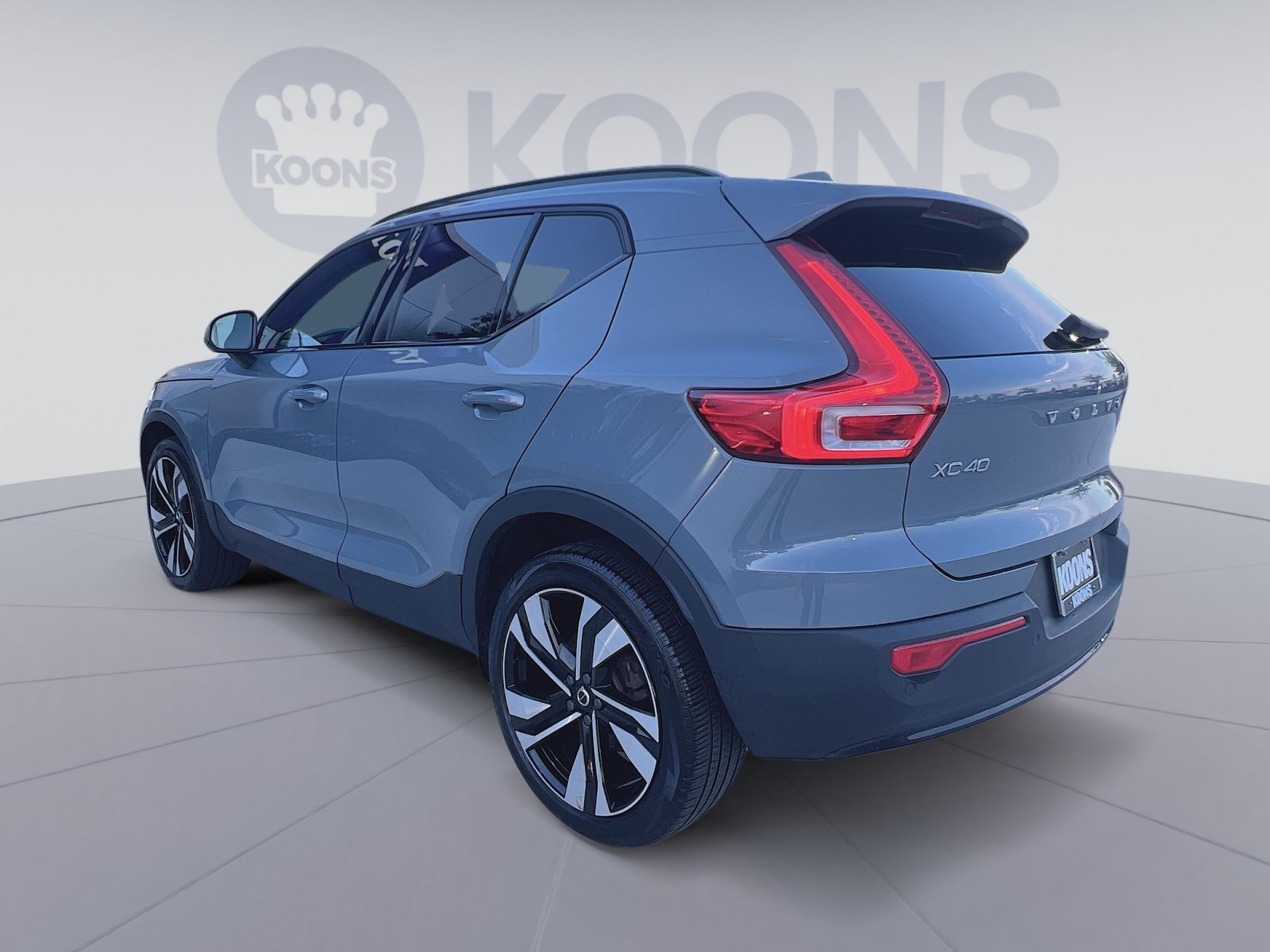 Certified 2023 Volvo XC40 B5 Plus w/ Climate Package AWD/4WD image 4
