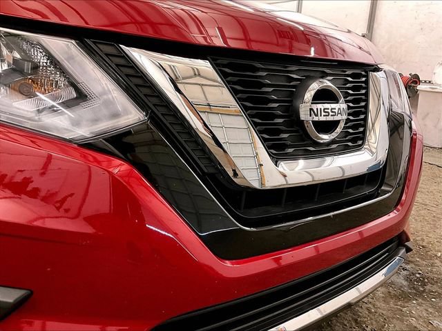 Used 2017 Nissan Rogue SV AWD/4WD image 29