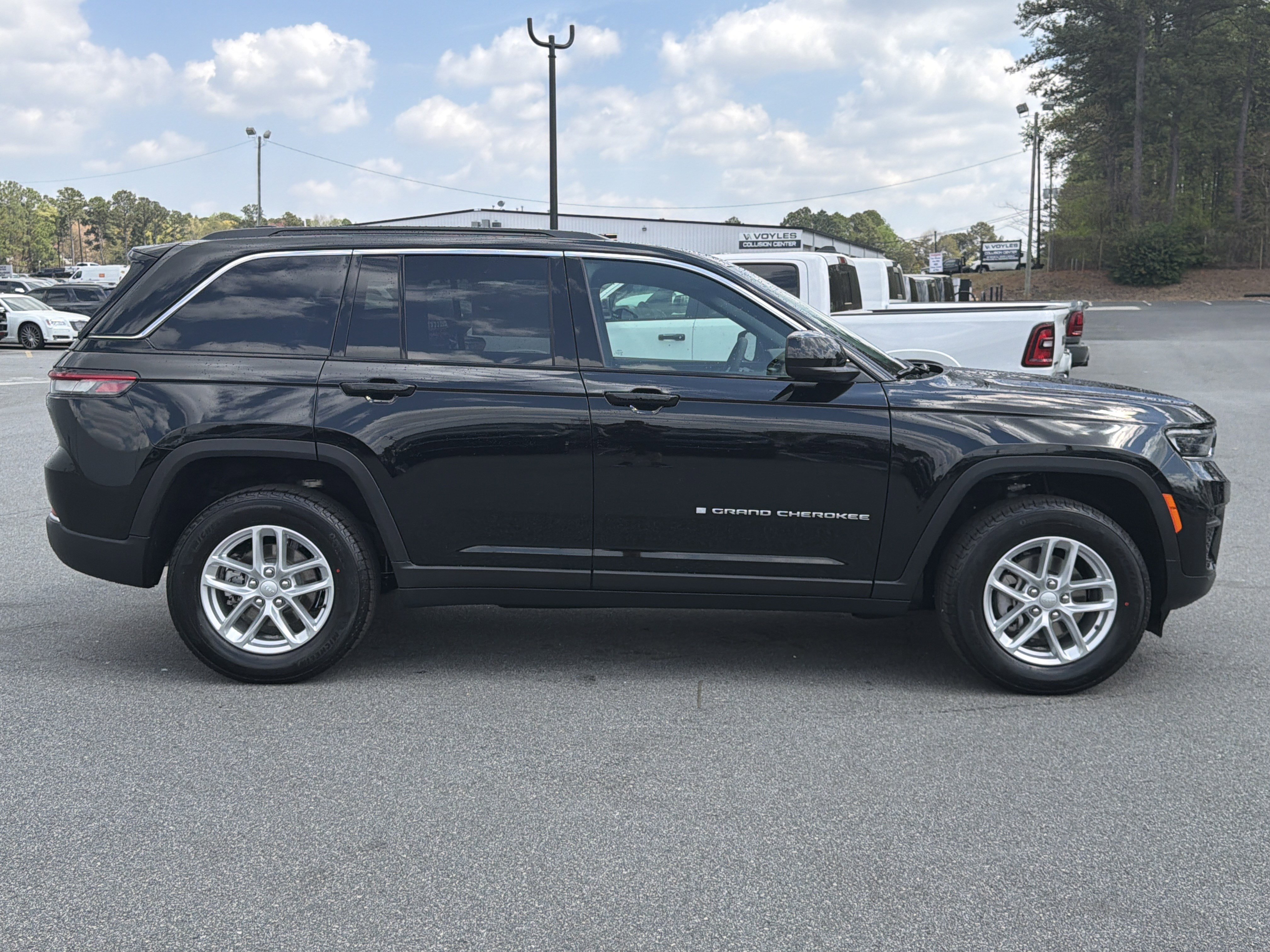 New 2026 Jeep Grand Cherokee Laredo w/ Trailer Tow Package image 9