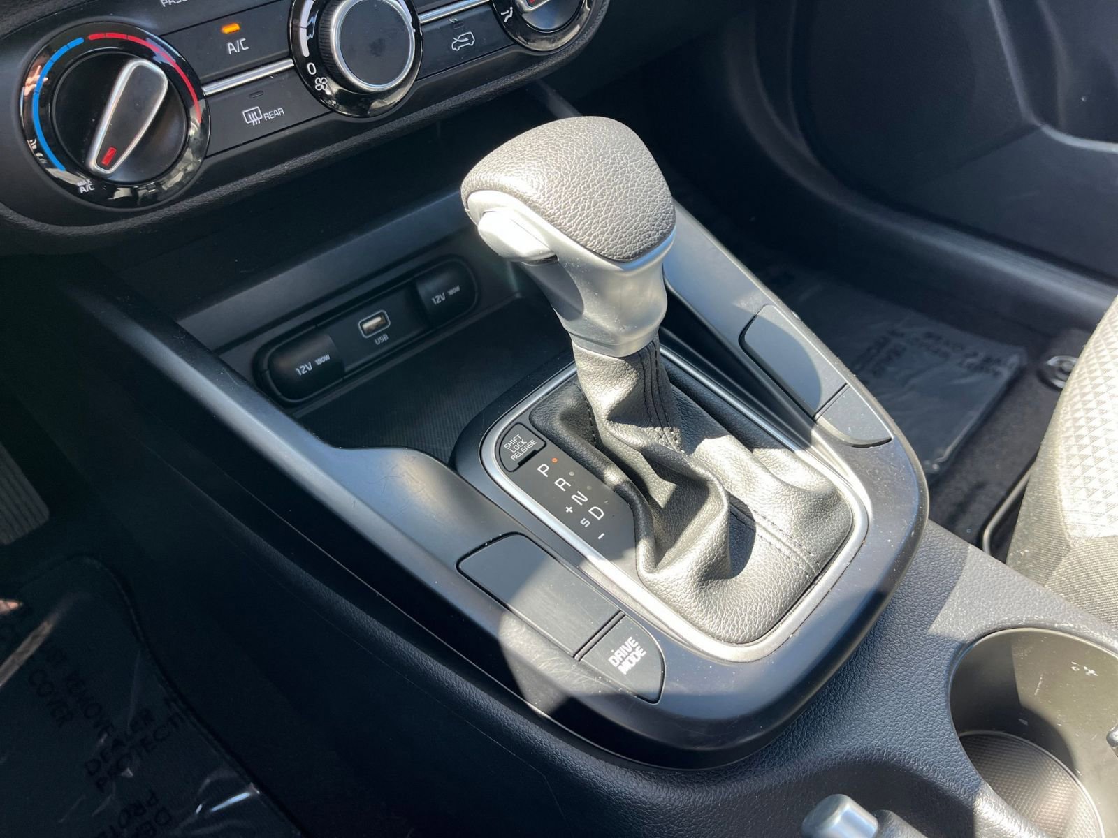 Used 2025 Kia Soul LX w/ LX Technology Package FWD image 39