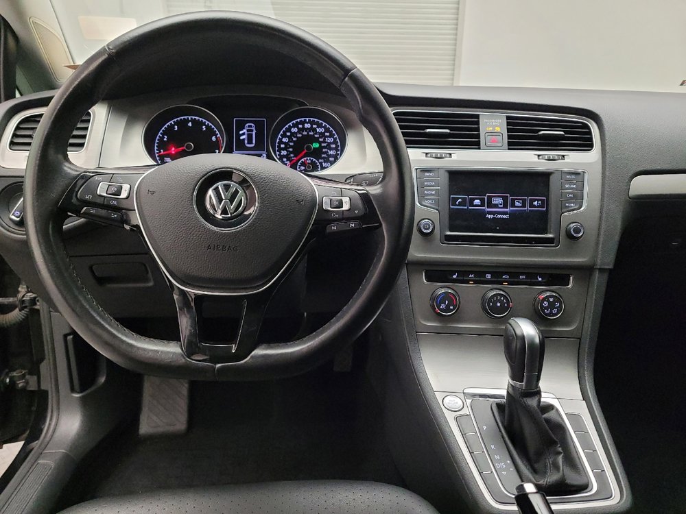 Used 2016 Volkswagen Golf Limited Edition image 22
