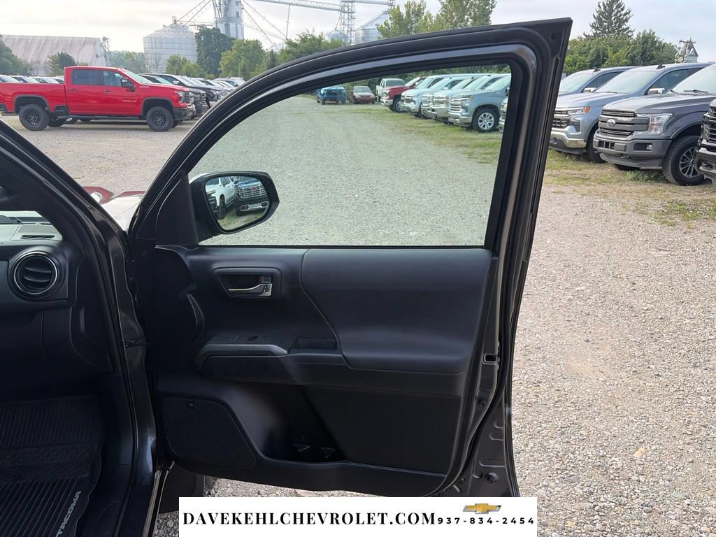 Used 2016 Toyota Tacoma TRD Sport AWD/4WD image 29