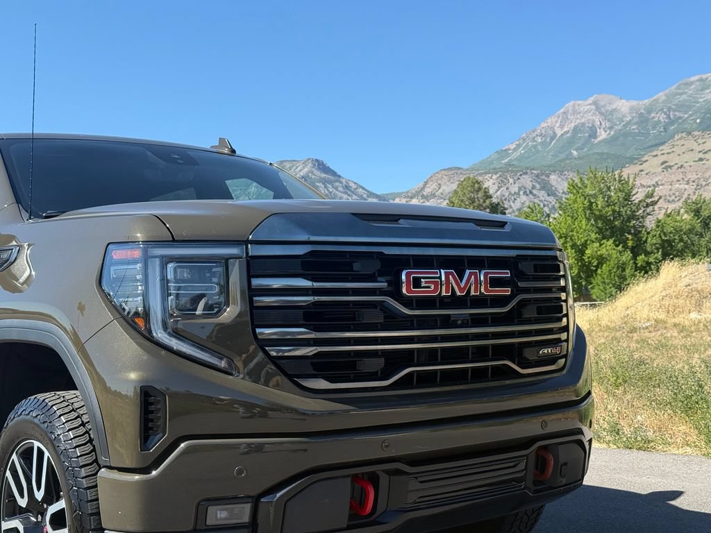 Used 2023 GMC Sierra 1500 AT4 w/ Technology Package AWD/4WD image 19