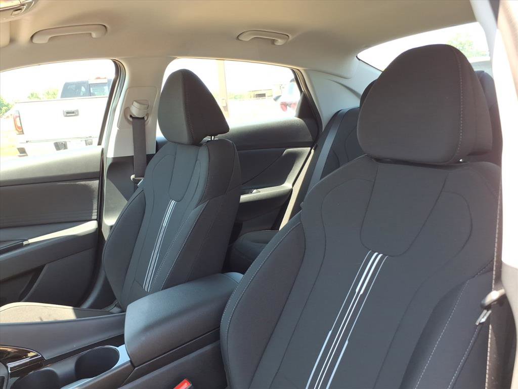 Used 2025 Hyundai Elantra Hybrid FWD image 17