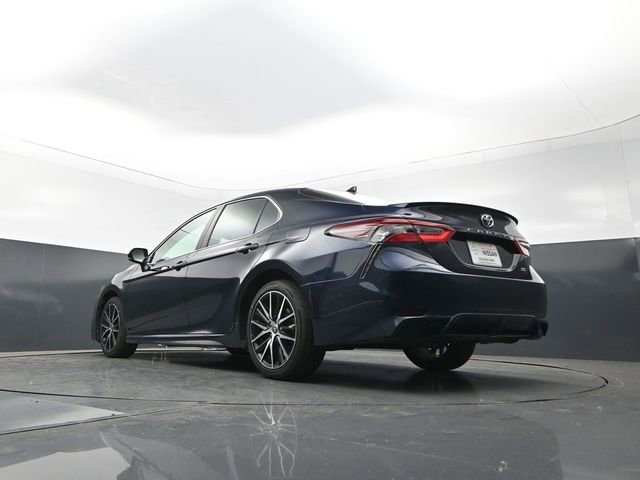 Used 2021 Toyota Camry SE w/ Convenience Package FWD image 23