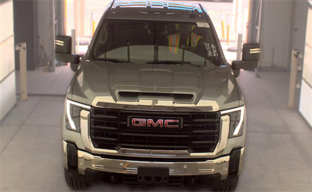Used 2025 GMC Sierra 2500 Pro w/ 1SA Pro Safety Plus Package AWD/4WD image 2