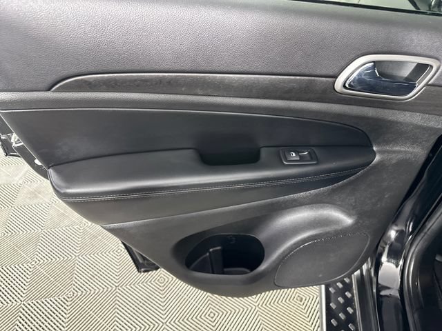 Used 2018 Jeep Grand Cherokee Laredo AWD/4WD image 21