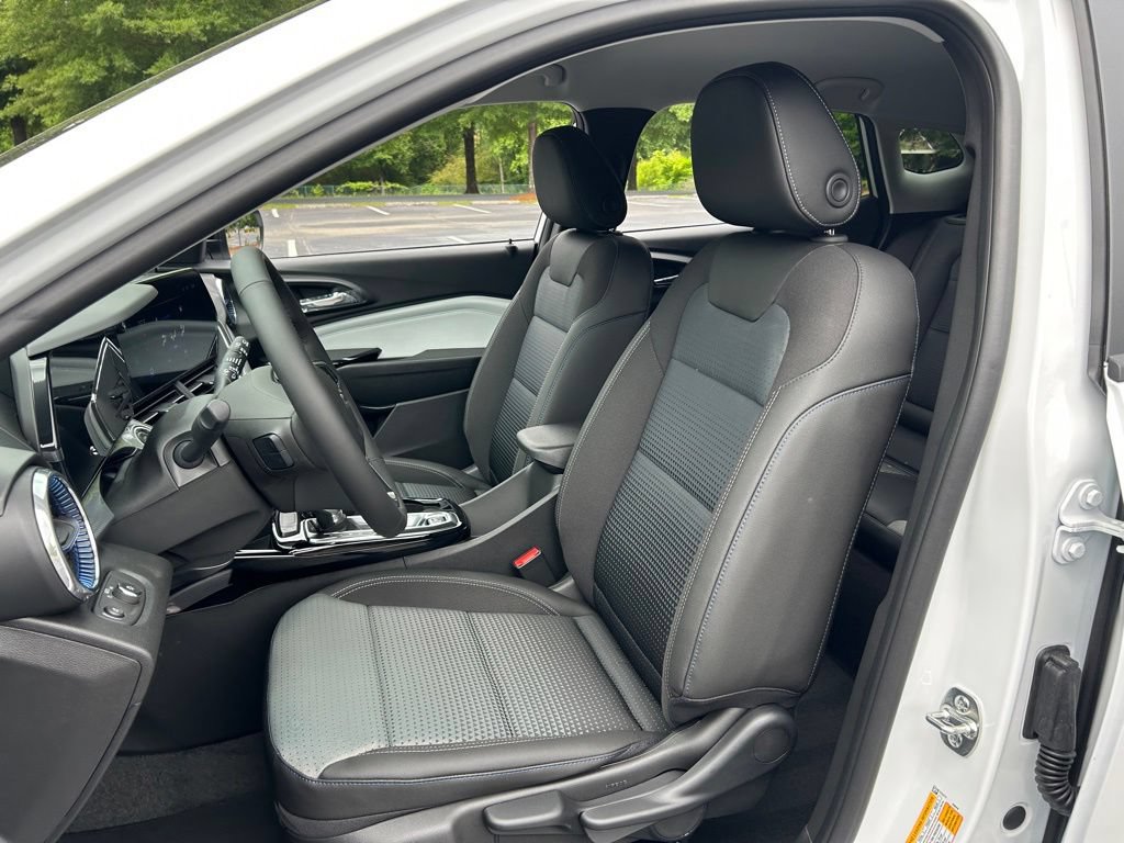 New 2026 Chevrolet Trax LT w/ Driver Confidence Package FWD image 33
