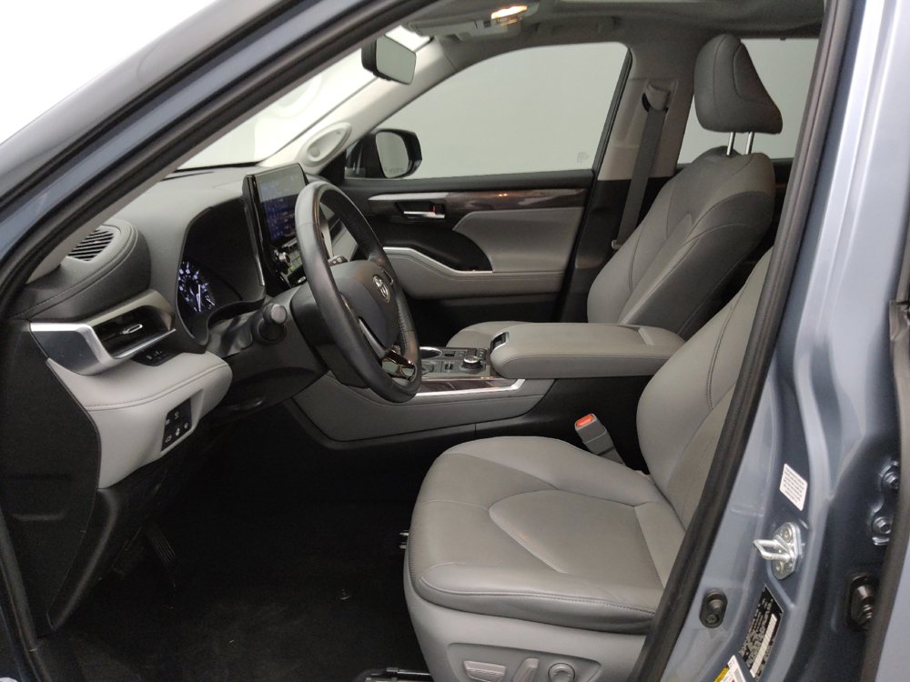 Used 2020 Toyota Highlander Limited image 17