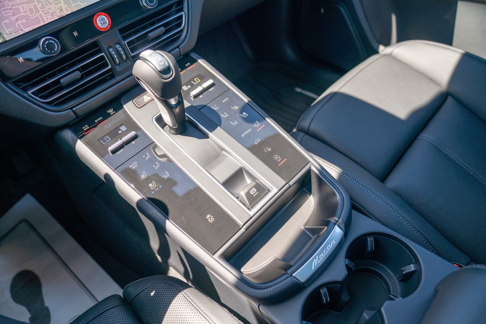Certified 2026 Porsche Macan AWD/4WD image 20