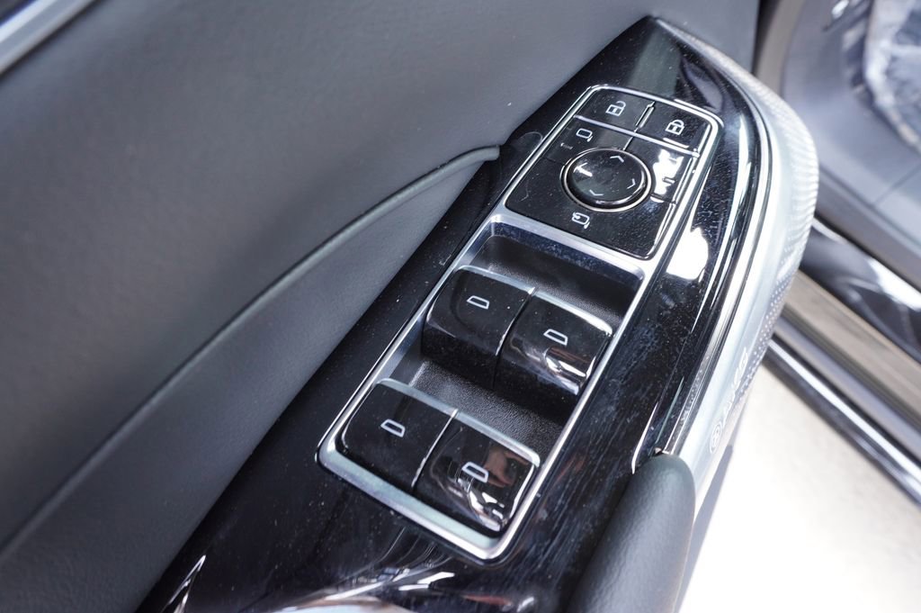 New 2026 Cadillac Lyriq V image 15