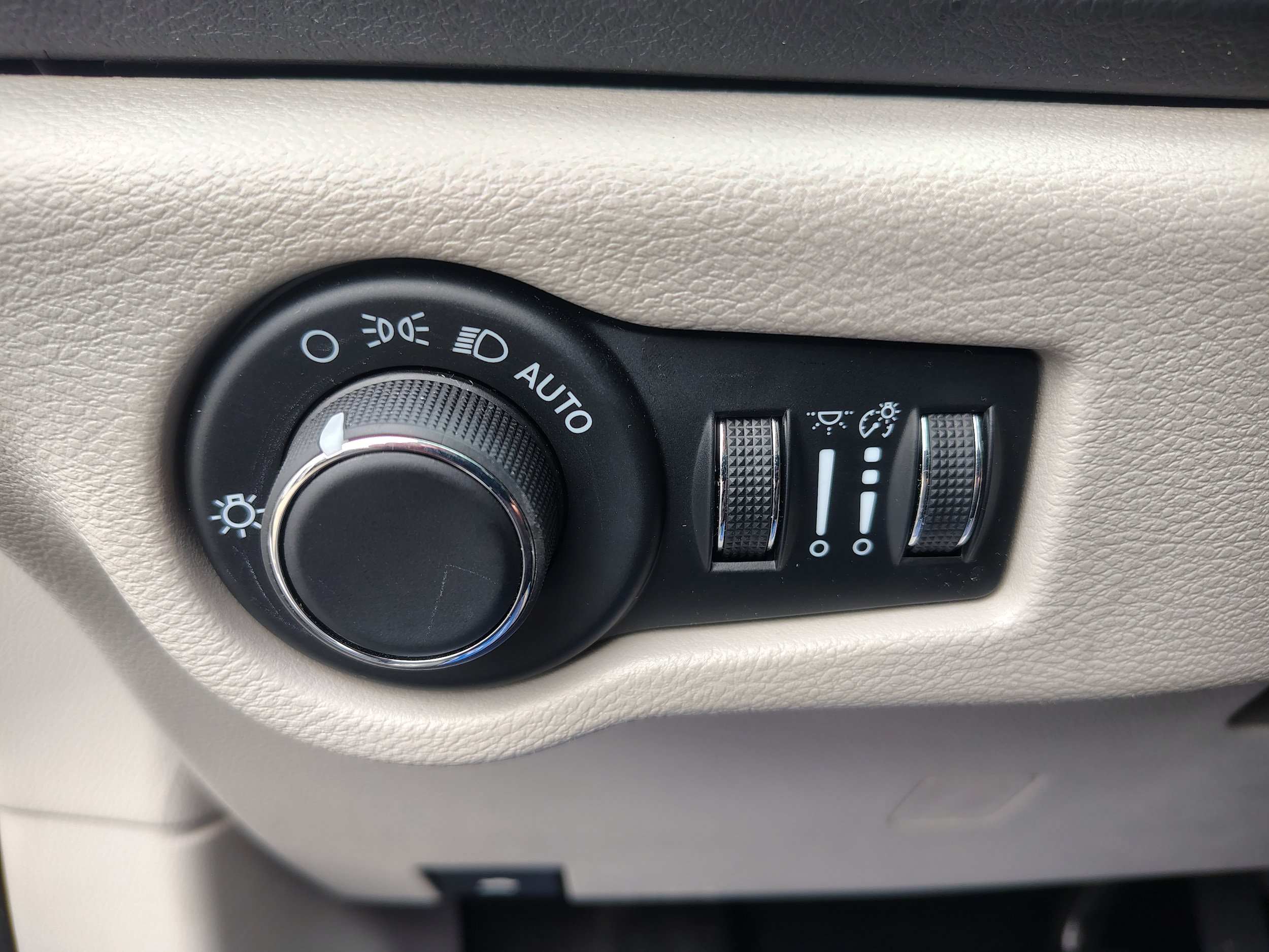Certified 2024 Chrysler Voyager LX FWD image 37