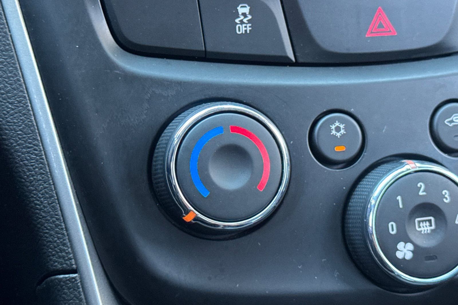 Used 2021 Chevrolet Trax LT w/ Driver Confidence Package image 30