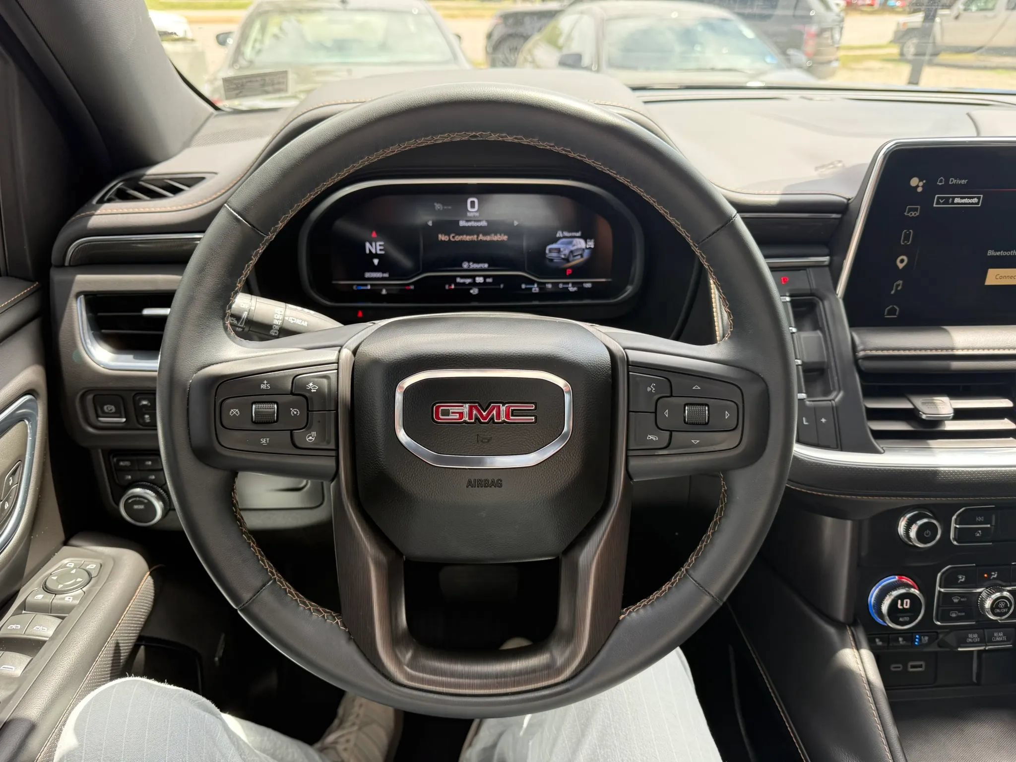 Used 2023 GMC Yukon XL AT4 w/ AT4 Premium Package AWD/4WD image 12
